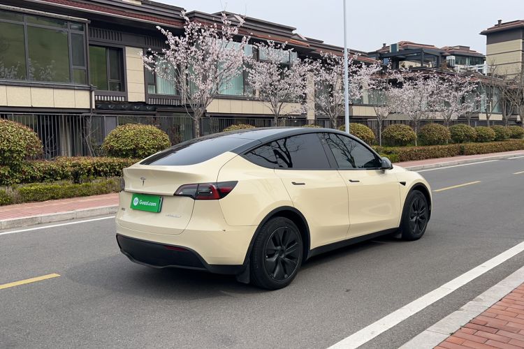 Used Tesla Model Y 2023 Long-Range All-Wheel-Drive Version
