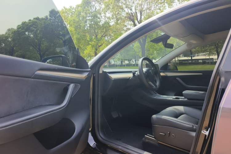 Used Tesla Model Y 2021 Standard Range Rear-Wheel Drive Version
