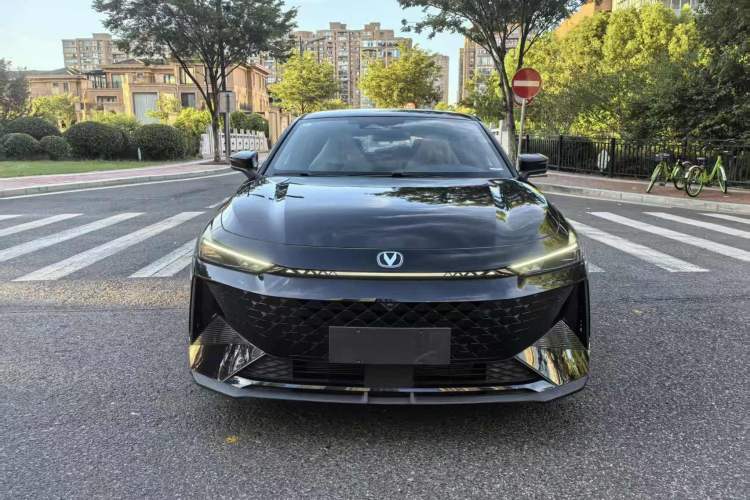 Used Changan UNI-V iDD 2024 Blue Whale Smart Electric iDD 136km ZhiKu Model