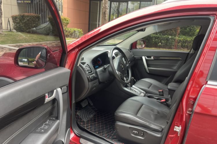 Used Chevrolet Captiva 2014 2.4L Two-Wheel Drive Urban Version 7 Seats Interior 4