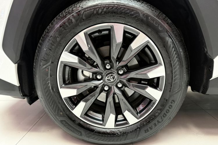 Used Toyota RAV4 2026 Model Dual-Engine 2.0L Two-Wheel Drive Luxury Edition
