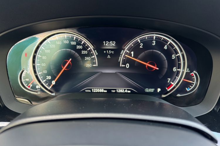 Used BMW 5 Series 2018 525Li M Sport Package Odometer Close Up