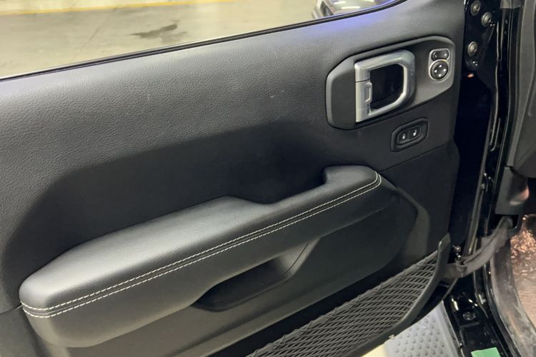 Used Jeep Wrangler 2021 2.0T 80th Anniversary Edition Interior 8