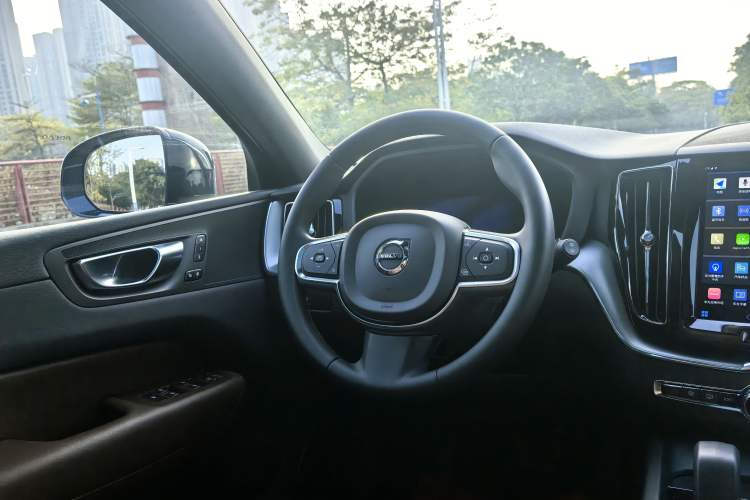 Used Volvo XC60 2023 B5 4x4 Smart Luxury Edition