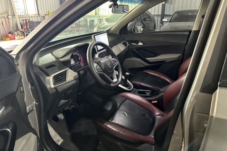 Used Baojun 510 2017 1.5L manual Comfort trim Interior 1