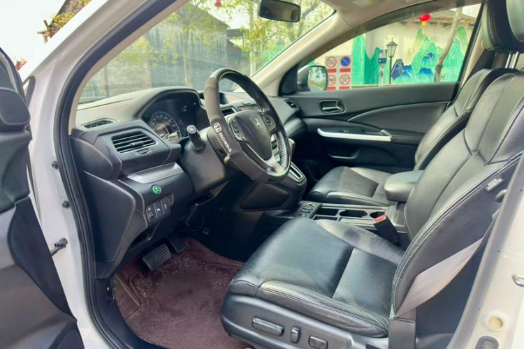 Used Honda CR-V 2015 2.4L two-wheel drive luxury version Interior 2