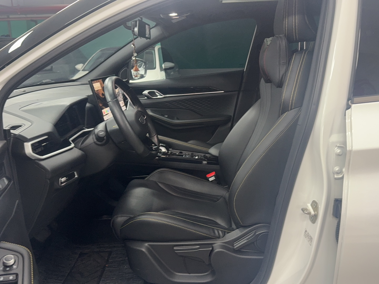Geely Auto Coolray 2025 Bin Yue L 1.5TD DCT Star Diamond — снимка 12