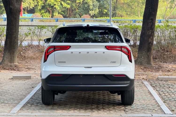 Used Geometry E Firefly 2024 301km Flowing Light Exterior 1