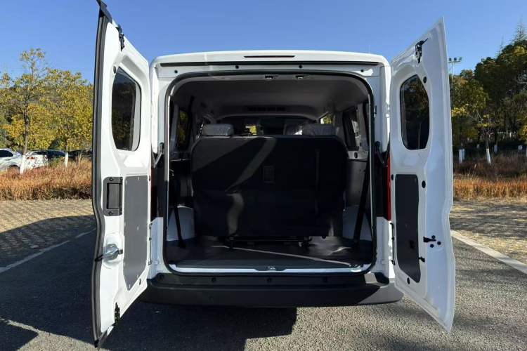 Used Wuling Yangguang 2025 Model 400km Bus Edition—Comfort Edition