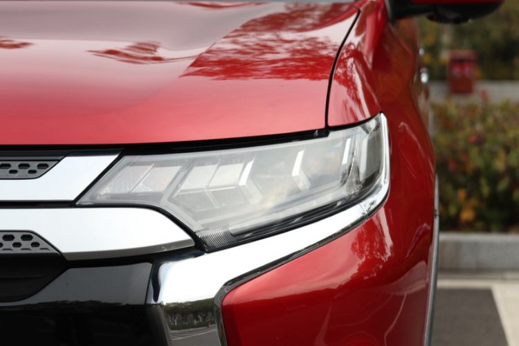 Used Mitsubishi Outlander 2019 2.4L 4x4 Zhi Xiang Edition 7 Seats China V Emission Standard
