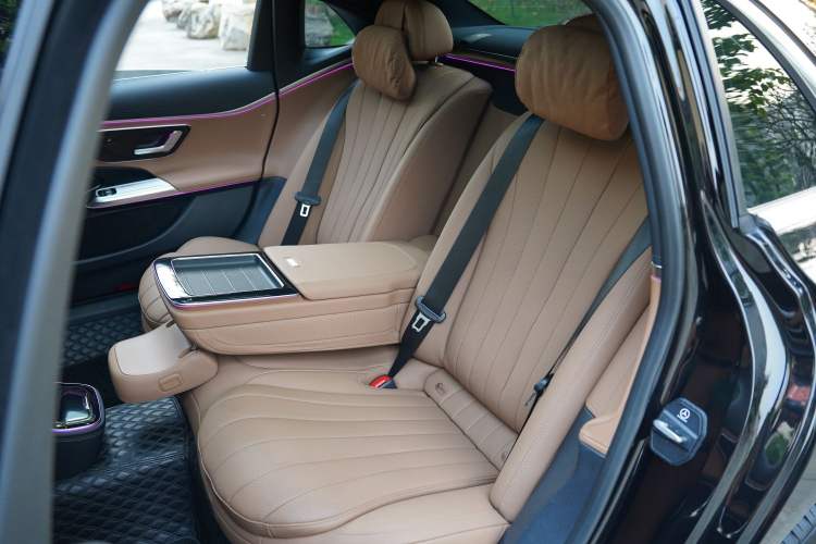 Used Mercedes-Benz E-Class 2024 E 260 L Interior 11