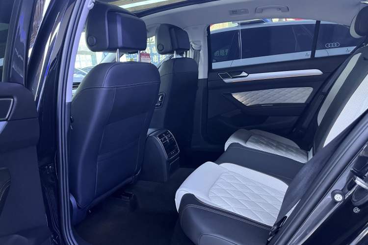 Used Volkswagen Magotan 2024 2 Million Units Zhongxiang Version 330TSI DSG Luxury Edition