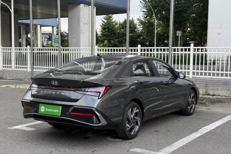 Used Hyundai Elantra 2023 1.5L CVT LUX Prestige Edition
