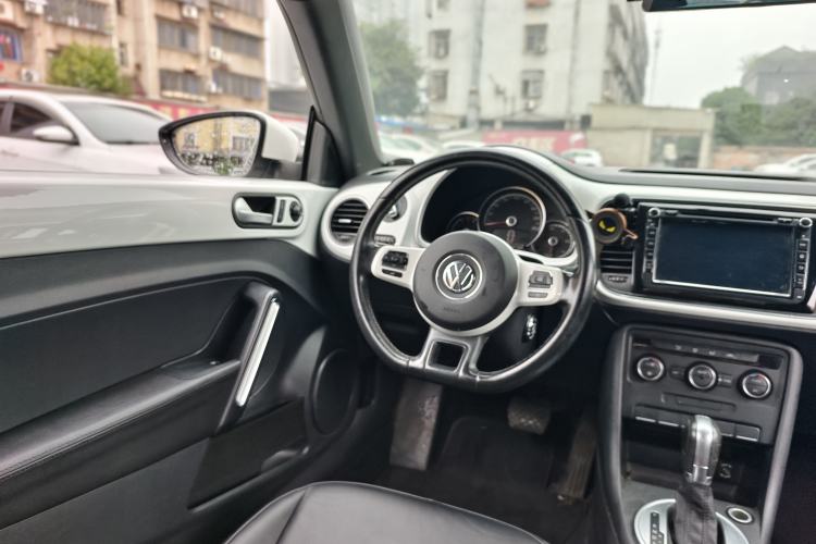 Used Volkswagen Beetle 2015 180TSI model
