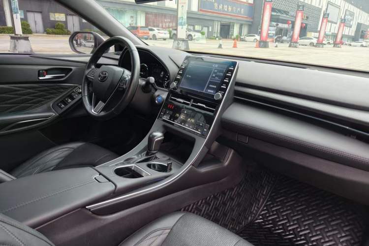 Used Toyota Avalon 2019 Dual-Engine 2.5L XLE Prestige Version China VI Standard

