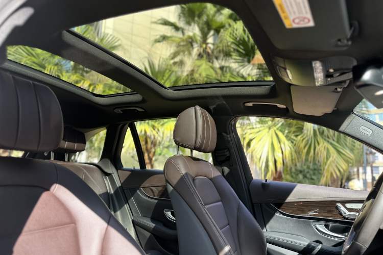 Used Mercedes-Benz GLC 2018 Facelift GLC 260 4MATIC Luxury Edition Interior 6