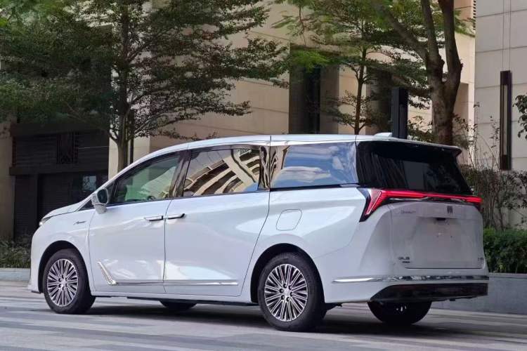 Used Buick GL8 New Energy 2024 Lu Zun Deluxe Edition 7-Seater Exterior 4