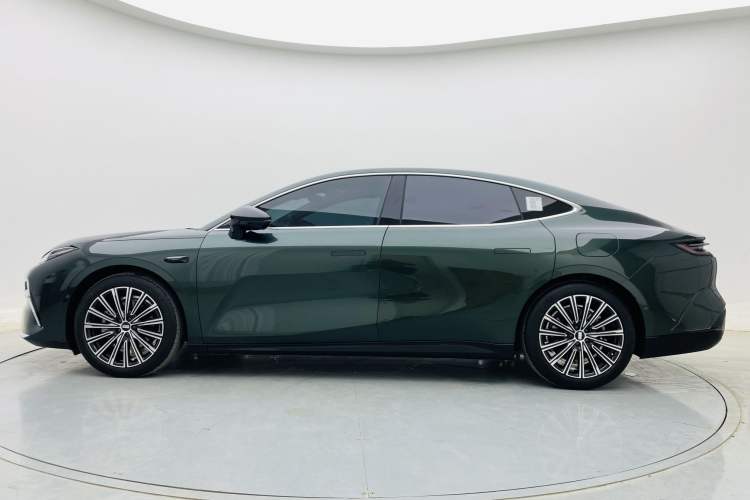 Used Geely Galaxy 8 2025 130km EM-P Starship Edition
