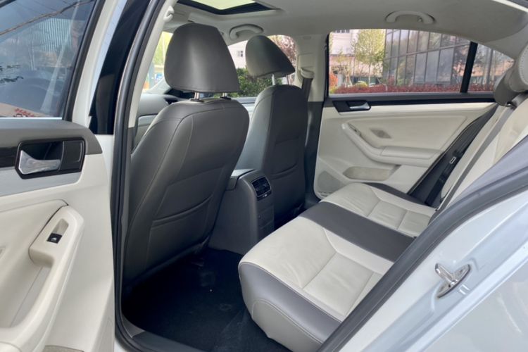 Used Volkswagen Sagitar 2015 1.6L Manual Comfort Model Interior 2