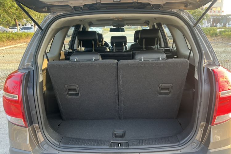 Used Chevrolet Captiva 2015 2.4L 4x4 Flagship Edition 7-Seater
