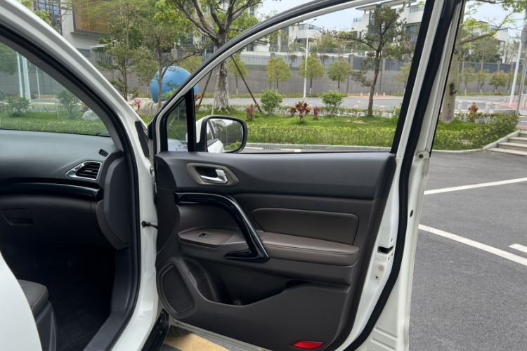 Used GAC Trumpchi GS4 2015 200T G-DCT Luxury Edition Interior 8