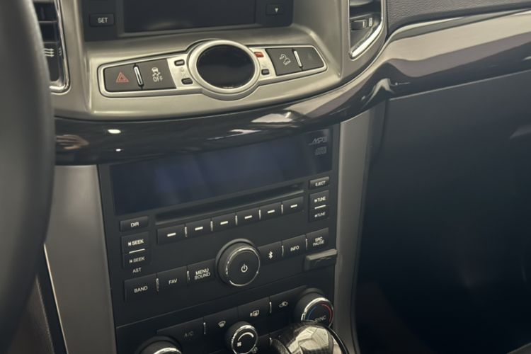 Used Chevrolet Captiva 2017 2.4L 4x4 Flagship Edition 7-Seater
