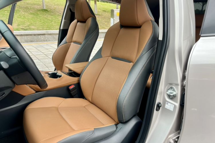 Used Toyota Venza 2022 Dual-Engine 2.5L CVT Two-Wheel Drive Prestige Edition Interior 3