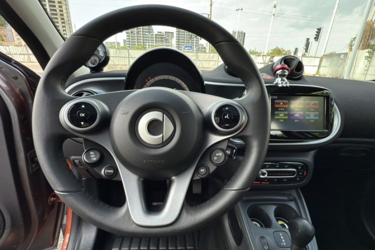 Used smart forfour 2016 0.9T 66 kW Pioneer Edition