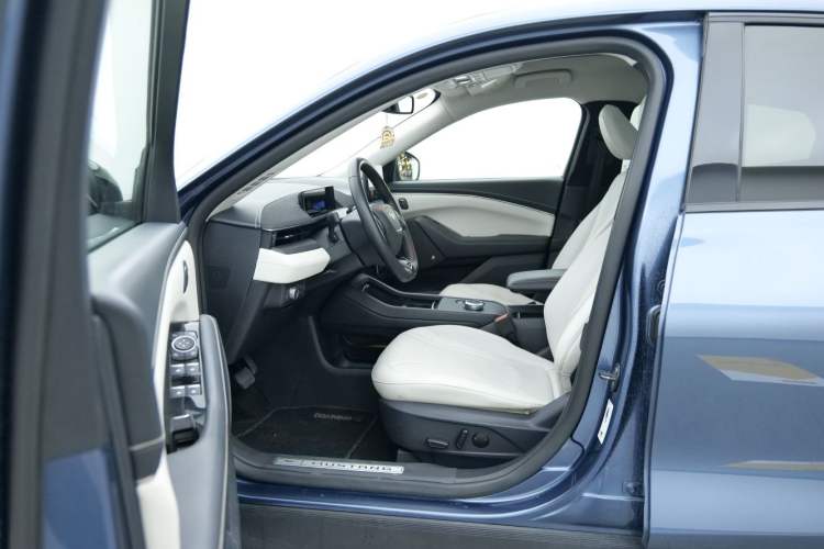 Used Ford Mustang Mach-E 2021 AION Y Plus Rear-Drive Luxury Edition (Long Range)
