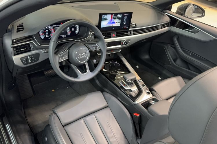 Used Audi A5 2023 Cabriolet 40 TFSI Fashion Dynamic Model Center Console