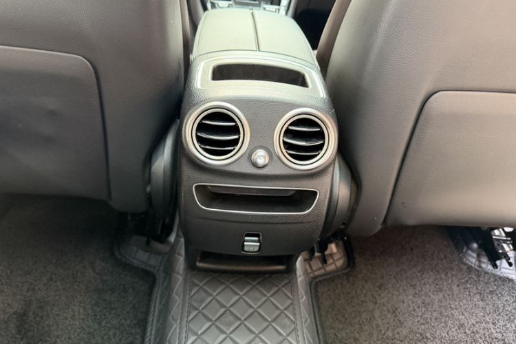 Used Mercedes-Benz GLC 2022 Facelifted GLC 260 L 4MATIC Dynamic Edition Interior 2