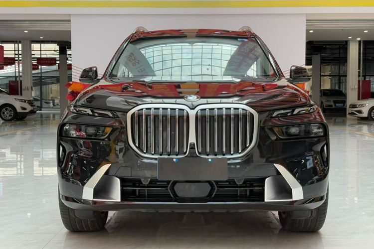 Used BMW X7 2023 xDrive40i Luxury Package with Leading Features