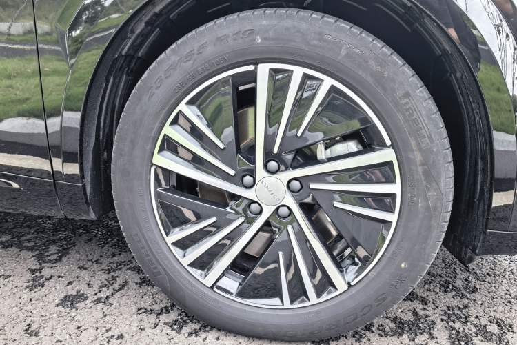 Used Lynk & Co 08 EM-P 2023 220km All-Wheel-Drive Performance Halo
