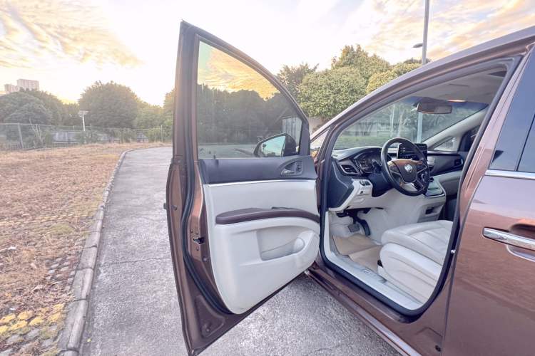 Used Buick GL8 2020 Land Business Class 652T Luxury Model
