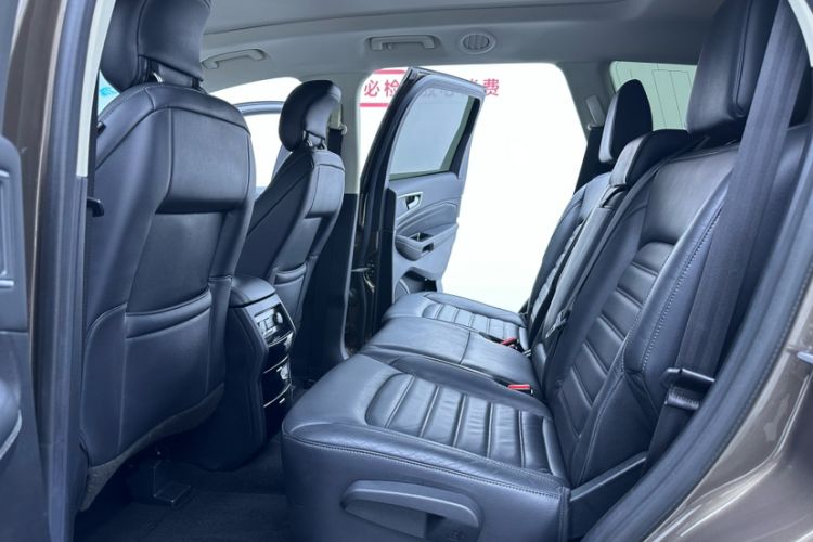 Used Ford Edge 2016 EcoBoost 245 Two-Wheel-Drive Titanium 7-Seater
