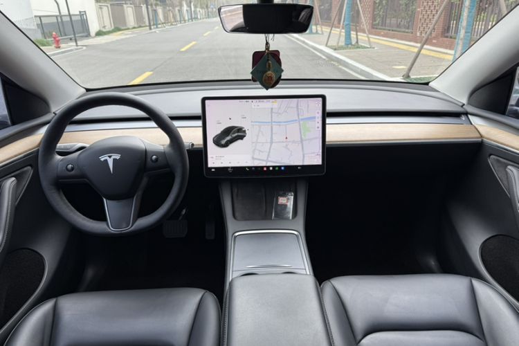 Used Tesla Model Y 2021 Long-Range All-Wheel-Drive Version
