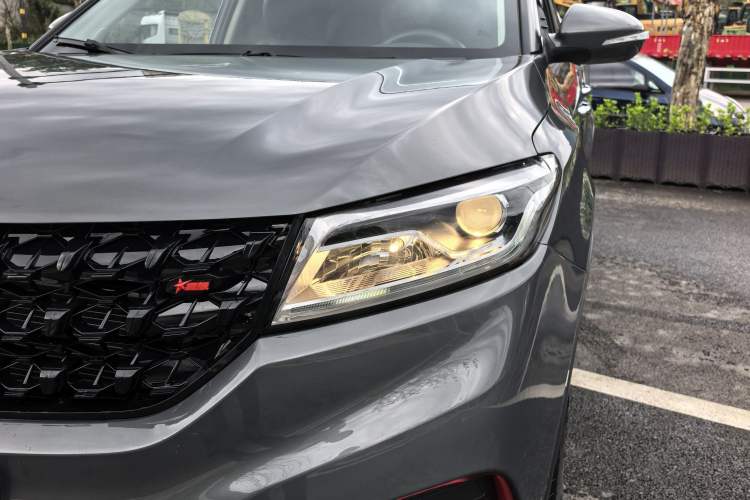 Used Dongfeng Fengon 580 2021 Revised ☆ Star Edition 1.8L Manual Elite Version Left Front Headlight