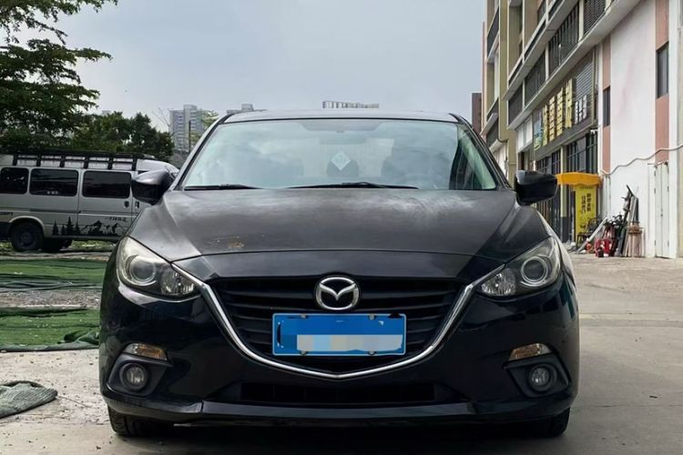 Used Mazda 3 Axela 2016 Sedan 1.5L Manual Luxury Model
