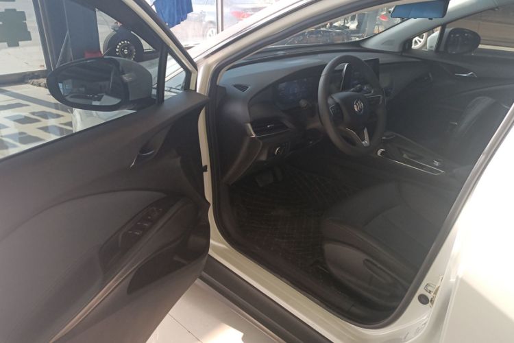 Used Buick Velite 6 2023 430km Range Commuter Version
