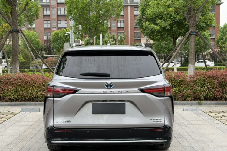 Used Toyota SIENNA 2023 2.5L Hybrid Platinum Edition