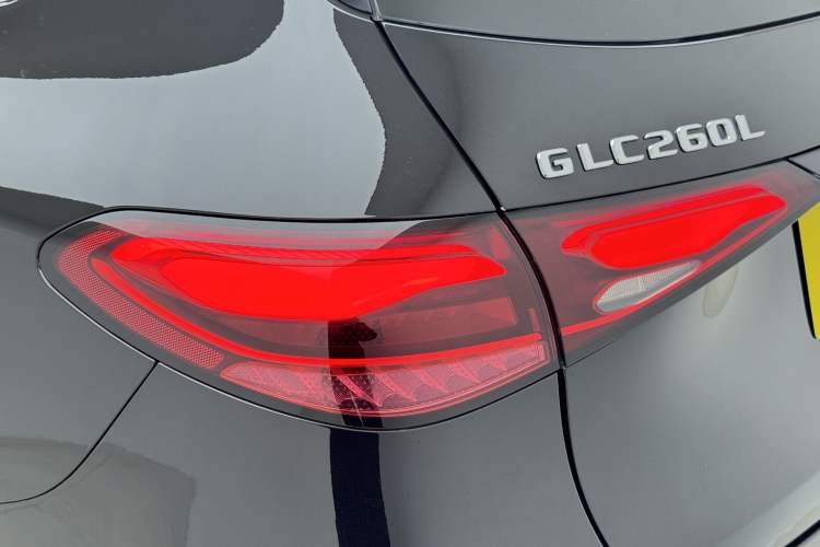 Used Mercedes-Benz GLC 2023 GLC 260 L 4MATIC Luxury Model 5 Seats Exterior 6