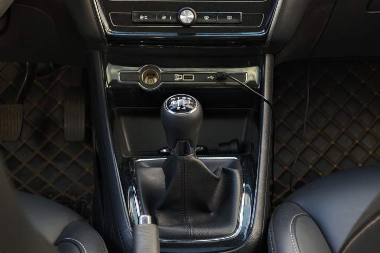 Used Roewe i5 2019 1.5L Manual 4G Connect Leehao Flagship Edition
