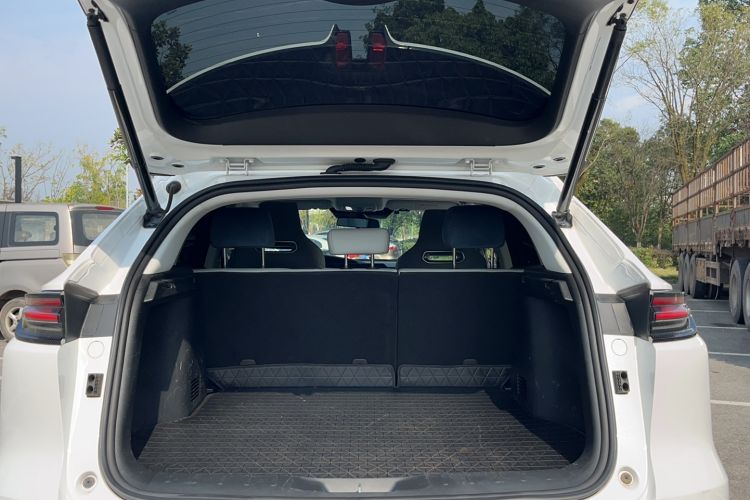 Used CHANGAN UNI-K iDD 2022 Blue Whale iDD 130km 1.5T Prestige Model Trunk