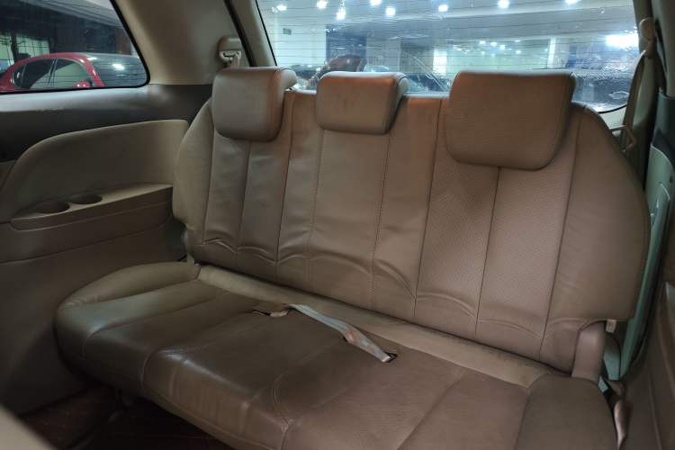 Used BYD M6 2013 2.4L Automatic Luxury Model
