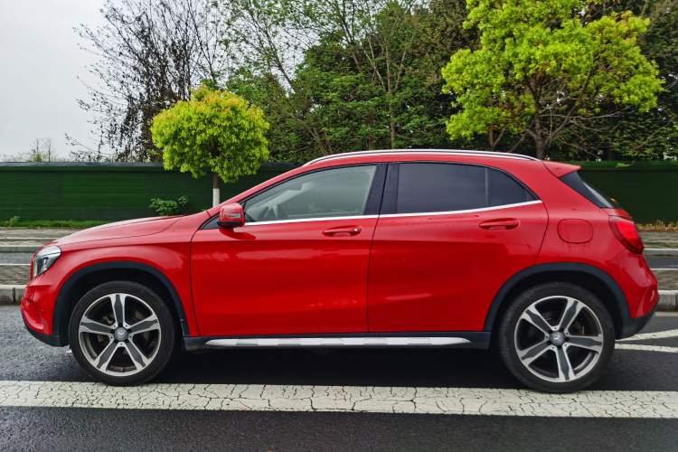 Used Mercedes-Benz GLA 2015 GLA 220 4MATIC Luxury Model Exterior 6