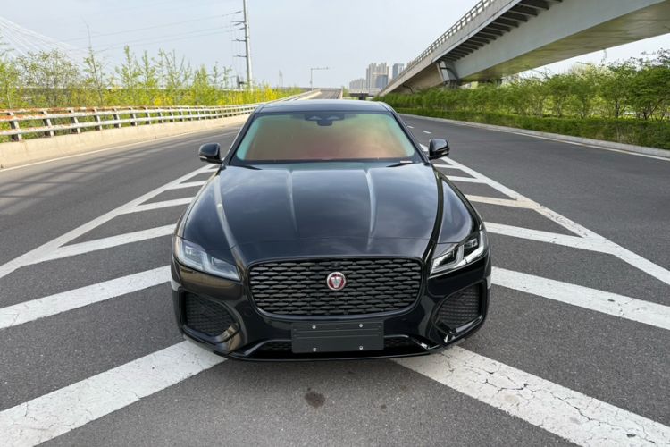 Used Jaguar XFL 2025 Model—2.0T P250, Two-Wheel Drive, Premium Luxury Edition