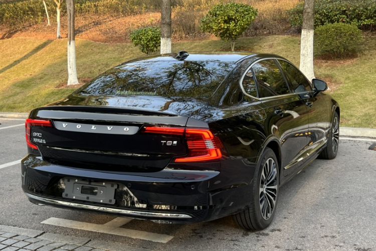 Used Volvo S90 New Energy 2025 Plug-in Hybrid Four-Wheel Drive Long-Range Zhiyi Luxury Edition