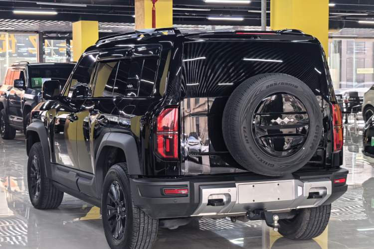 Used Formula Leopard 5 2023 Navigator Edition
