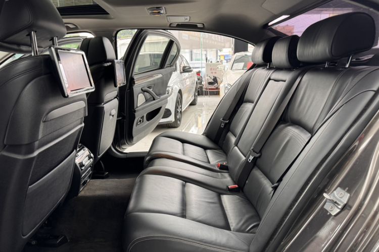 Used BMW 5 Series 2014 535Li Leading Model Interior 4