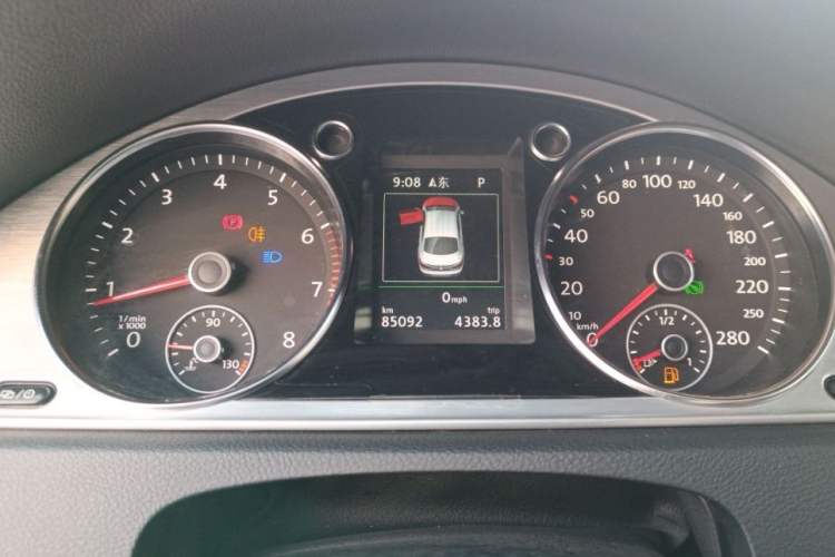 Used Volkswagen FAW-Volkswagen CC 2016 1.8TSI Luxury Model Odometer Close Up